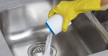 Почему нельзя засыпать соль в канализацию в морозы: в КГГА предупредили о последствиях