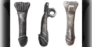 "Сокровище нации": в Британии нашли римский кулон в виде фаллоса (фото)