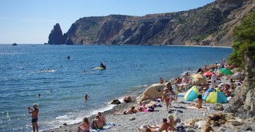 Приезжают и уезжают обратно: отдых россиян в Крыму разрушило большое нефтяное пятно, — СМИ