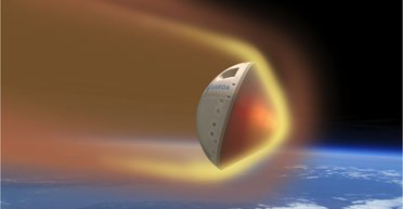 На Землю прилетіли створені в космосі ліки: як відбувалося вогняне приземлення (відео)