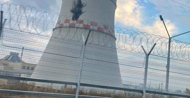 Нововоронезька АЕС під ударом БПЛА: апарат вибухнув на градирні, — росЗМІ