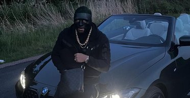 В Швеции застрелили известного рэпера, который скрывал свое лицо (фото, видео)