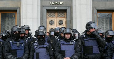 Игра с землей. Три инициативы Зеленского, которые могут вывести людей на улицу