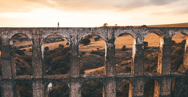 Один в пустом городе: "путешественник во времени" думает, что он последний живой человек