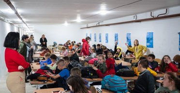 40% учеников общаются на русском на переменах, 30% — дома и с друзьями, — Госслужба качества образования