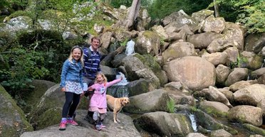 У Британії продають будинок із персональним водоспадом у стародавньому лісі (фото)