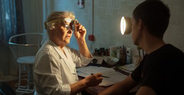 Врачам несут "гостинцы": почему коррупция в ВВК процветает даже после проверок