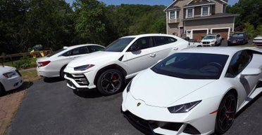 На аукціон виставили величезну колекцію люксових авто скандального блогера (фото)