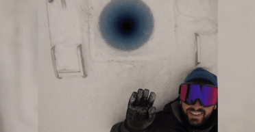 Ніхто не мав побачити: камера впала в прірву під лід в Антарктиді (відео)