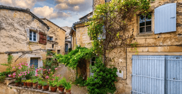 Никто не жил 30 лет: женщина купила дом в Италии за 18 тысяч евро (фото)