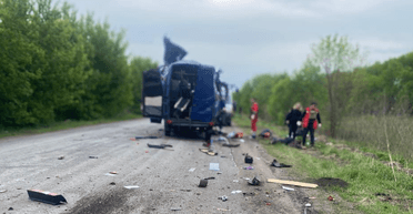 РФ ударила по автобусу на Сумщине: 9 погибших, 7 пострадавших, в Белополье объявлен траур