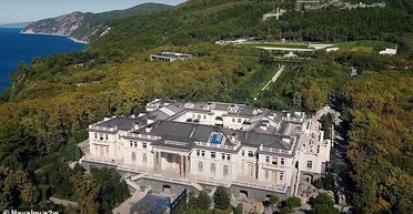 Убрал пилон для стриптизерш и разместил "престол": Путин обновил имение в Геленджике (фото)