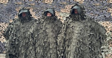 Захист від тепловізорів: ДПСУ отримала "плащі-невидимки" і показала їх у дії (відео)