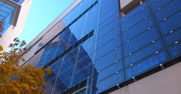 Лучше, чем панели на крыше: выявлены неожиданные преимущества "солнечных фасадов"