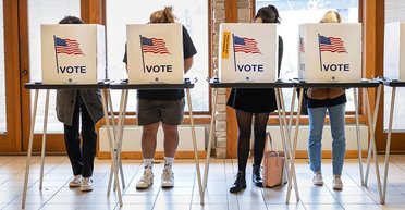 На виборах у США відхиляли бюлетені молоді: зумери не змогли поставити підпис, — ЗМІ