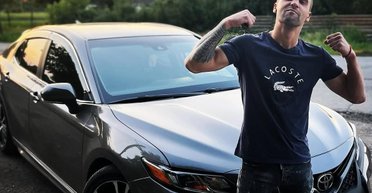 Не пошкодували навіть тварин: під Покровськом розправилися з відомим боксером та його матір'ю