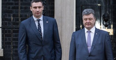 Задушить в обьятиях. Зачем партия Порошенко решила поддержать Кличко на выборах мэра Киева