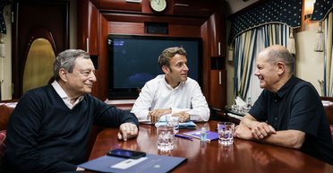 Сохранить лицо Путину или помочь Украине? С чем приехали в Киев Макрон, Шольц и Драги