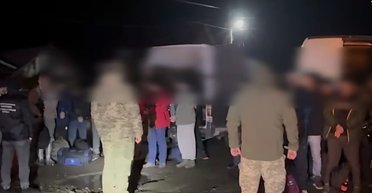 "Абсолютний рекорд": ДПСУ затримала 40 порушників, які намагалися потрапити в Угорщину (відео)
