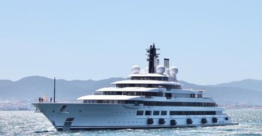 Арешт не перешкода: спущено на воду супер'яхту "Шахерезада", яка нібито належить Путіну (відео)