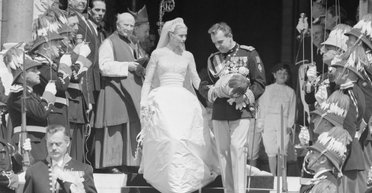 Схожі вбрання носили Кейт Міддлтон і Наомі Байден: весільна сукня Грейс Келлі (фото)