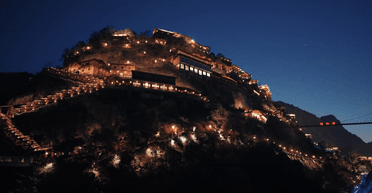 Найнебезпечніша пам'ятка: покинута шахта вабить до себе мільйони туристів (фото)