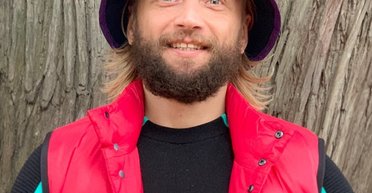 Російський блогер годував новонародженого сина сонячним світлом: хлопчик помер