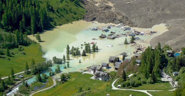 Это еще не конец: ледники грозят уничтожить еще четыре деревни в швейцарских Альпах (видео)