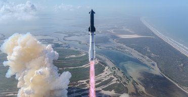Без одного двигуна: найбільша ракета у світі вперше вийшла в космос (відео)
