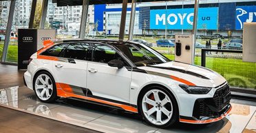 Семейная ракета: в Киеве появился эксклюзивный 630-сильный универсал Audi (фото)