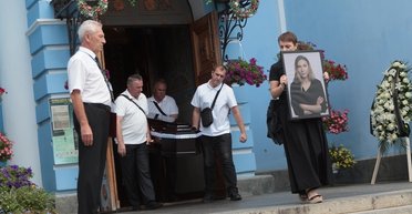 В Киеве попрощались с журналисткой Викторией Рощиной, которую убили в российском плену