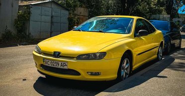 Французский Ferrari: в Киеве заметили редкий спортивный Peugeot 90-х (фото)