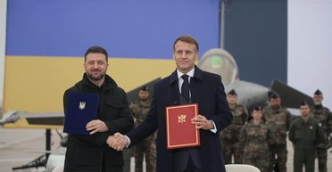 "Історична угода": Зеленський і Макрон підписали декларацію про оборонну співпрацю (відео)