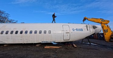 Чоловік хоче закопати Boeing 737 у своєму саду, щоб перетворити його на ядерний бункер (відео)