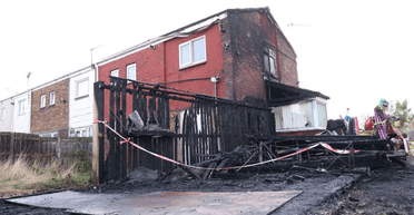 "Плакал всю ночь": мужчина потратил 19 лет на инсталляцию на Хэллоуин, которую подожгли из зависти