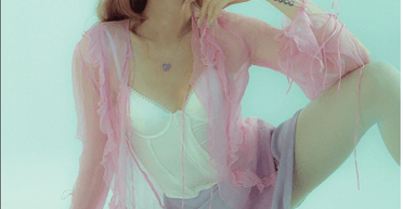 "Смелость": украинская певица Луна презентовала новый альбом на русском