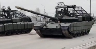 Идеальные для фронта в Украине или Балтии: какая техника РФ появится на параде 9 мая, — Bild (видео)