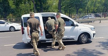 У Вінниці чоловік поранив ножем військових ТЦК: нападника мобілізували, — журналіст