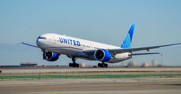 Пілот замовив піцу для 150 пасажирів після семигодинної затримки рейсу (відео)