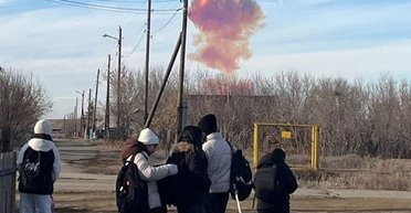 В РФ под Оренбургом "хлопнула" неизвестная ракета, выпустив облако ядовитого дыма: что известно