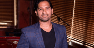 Хлопець у 15 років почав працювати офіціантом, а через 22 роки викупив ресторан