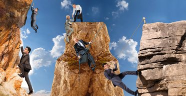 Отличников нет. Какие оценки заслужили министры правительства Гройсмана