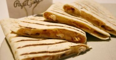 Рецепт быстрого мексиканского перекуса: кесадилья с курицей за 30 минут