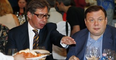 Російські олігархи Авен та Фрідман виграли суд ЄС: з них частково зняли санкції