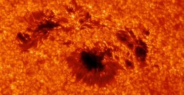 Учені виявили "прищ" розміром 122 000 км, він "турбує" зірку щонайменше 7 років (фото)