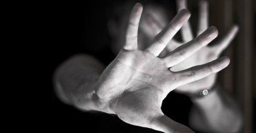 Молчание — не золото. Как вера в справедливый мир приводит к росту насилия