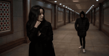 Написав просте повідомлення: незнайомець врятував глуху жінку від трьох переслідувачів