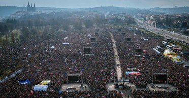 У Чехії на вулиці вийшли десятки тисяч через проросійську політику уряду (фото, відео)