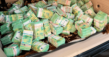 Нашли в багажнике: у бухгалтера поставщика продуктов Минобороны изъяли 4,7 млн евро