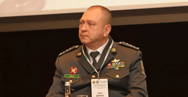 Подозреваемый во взяточничестве экс-глава ГПСУ Дейнеко собирается на фронт, — УП